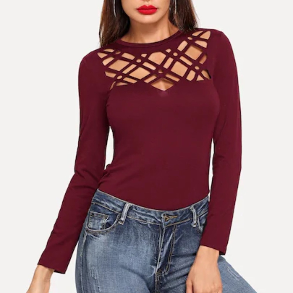 DELIGHTFUL DEALS 💰 Caged Neckline Tee
